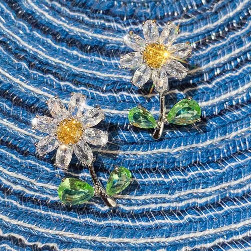 Daisy Floral Crystal Earrings - Picture 4 of 16